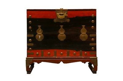 Lot 375 - A SMALL KOREAN BANDAJI WOOD CHEST