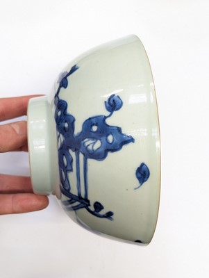Lot 20 - A CHINESE BLUE AND WHITE 'NANKING CARGO' BOWL