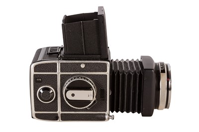 Lot 256 - A Rolleiflex SL66 Medium Format SLR Camera With Accessories