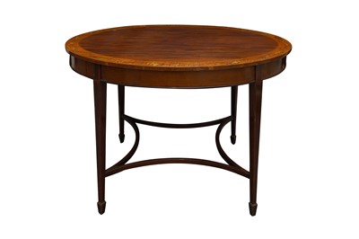 Lot 362 - AN INLAID EDWARDIAN SHERATON REVIVAL SATINWOOD AND MAHOGANY OVAL OCCASIONAL TABLE