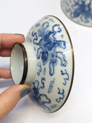 Lot 27 - A CHINESE BLUE AND WHITE 'LION DOGS' BOWL AND COVER