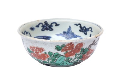 Lot 1 - A CHINESE WUCAI AND BLUE AND WHITE 'PHOENIX' BOWL