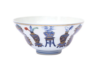 Lot 28 - A CHINESE BLUE AND WHITE 'ANTIQUES' OGEE BOWL