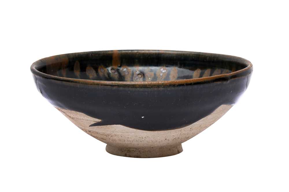 Lot 135 - A CHINESE BLACK AND RUSSET-GLAZED BOWL