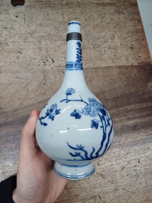 Lot 23 - A CHINESE BLUE AND WHITE ROSEWATER SPRINKLER