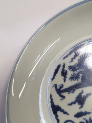 Lot 43 - A CHINESE BLUE AND WHITE 'DRAGON' DISH