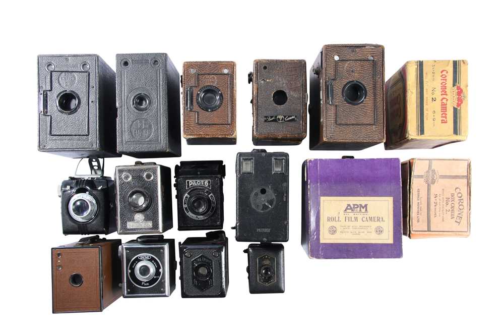 Lot 471 - A Selection of Box Cameras.
