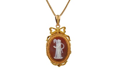 Lot 8 - A CAMEO LOCKET AND CHAIN