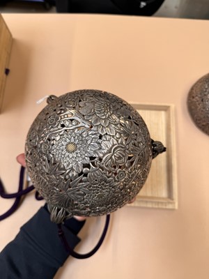 Lot 415 - A LARGE JAPANESE HANGING SILVER INCENSE BURNER, TSURI-KORO