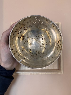 Lot 415 - A LARGE JAPANESE HANGING SILVER INCENSE BURNER, TSURI-KORO