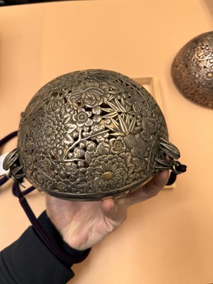 Lot 415 - A LARGE JAPANESE HANGING SILVER INCENSE BURNER, TSURI-KORO