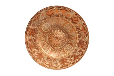 Lot 174 - A HISPANO-MORESQUE COPPER LUSTRE POTTERY CHARGER