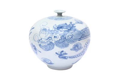 Lot 371 - A KOREAN BLUE AND WHITE 'DRAGON' JAR