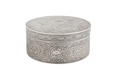 Lot 239 - A late 19th / early 20th century Siamese (Thai) silver betel set box, Bangkok circa 1900, marked Li He