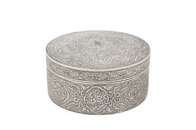 Lot 161 - A late 19th / early 20th century Siamese (Thai) silver betel set box, Bangkok circa 1900, possibly mark of Gong He