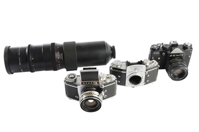 Lot 76 - A Selection of Exakta Camera Equipment.
