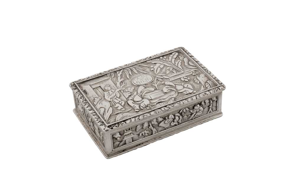 Lot 170 - A mid-19th century Chinese export silver snuff box, Canton circa 1850 retailed by Khecheong