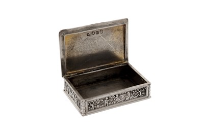 Lot 169 - A mid-19th century Chinese export silver snuff box, Canton circa 1850 retailed by Sun Shing