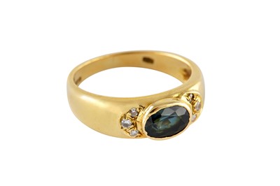 Lot 46 - A SAPPHIRE AND DIAMOND RING
