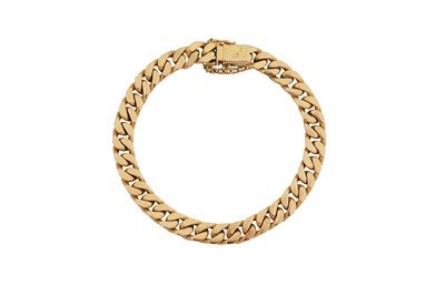 Lot 195 - A CURB LINK BRACELET