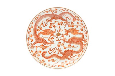 Lot 304 - A CHINESE IRON-RED AND GILT 'DRAGONS' DISH