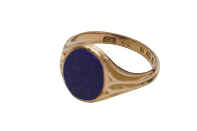 Lot 11 - A 15CT GOLD LAPIS LAZULI RING AND A 9CT GOLD CHAIN