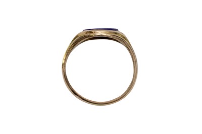 Lot 11 - A 15CT GOLD LAPIS LAZULI RING AND A 9CT GOLD CHAIN