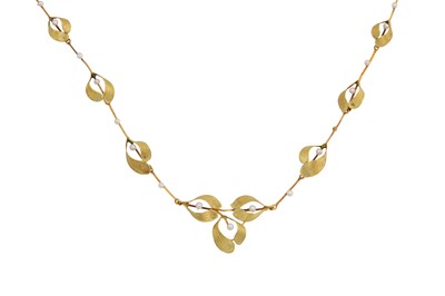 Lot 18 - A SEED PEARL AND MISTLETOE NECKLACE