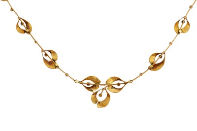 Lot 18 - A SEED PEARL AND MISTLETOE NECKLACE