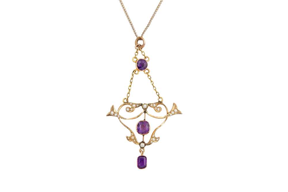 Lot 26 - AN AMETHYST AND SEED PEARL NECKLACE