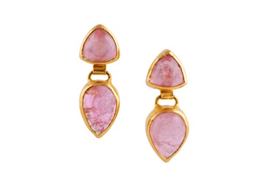 Lot 139 - A PAIR OF PINK TOURMALINE PENDENT EARRINGS, CIRCA 2019