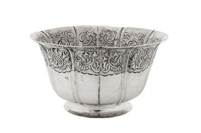 Lot 216 - An Elizabeth I mid-18th century Russian 84 zolotnik silver bowl, Moscow 1759 probably by Alexander Bogdanov Hildebrand (active 1753-90)