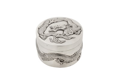 Lot 177 - An early 20th century Chinese export silver box or dressing table jar, Shanghai circa 1910 by Liang Yi, retailed by Wang Hing