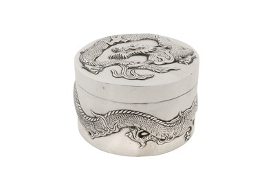 Lot 177 - An early 20th century Chinese export silver box or dressing table jar, Shanghai circa 1910 by Liang Yi, retailed by Wang Hing