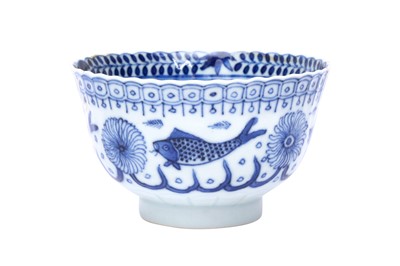 Lot 30 - A CHINESE BLUE AND WHITE 'FISH' CUP