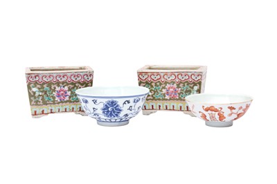 Lot 69 - A PAIR OF CHINESE FAMILLE-ROSE JARDINIÈRES AND TWO BOWLS