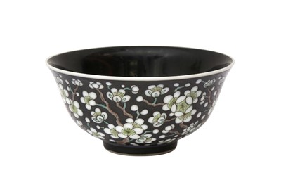 Lot 496 - A SMALL CHINESE FAMILLE-NOIRE 'PRUNUS' BOWL