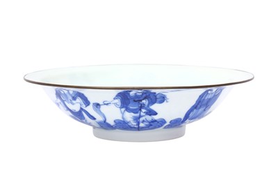 Lot 10 - A CHINESE BLUE AND WHITE 'IMMORTALS' DISH
