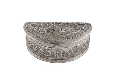 Lot 133 - An early 20th century Burmese unmarked silver lime box, Shan States circa 1910