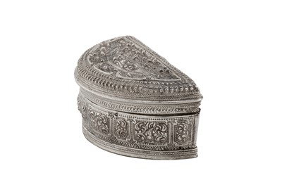 Lot 133 - An early 20th century Burmese unmarked silver lime box, Shan States circa 1910