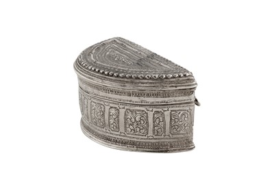Lot 134 - An early 20th century Burmese unmarked silver lime box, Shan States circa 1910