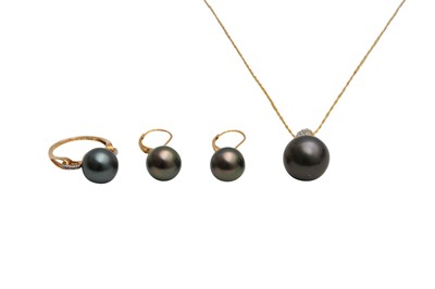 Lot 53 - A COLLECTION OF BLACK PEARL JEWELLERY