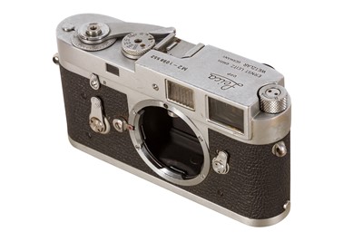 Lot 184 - A Leica M2 Lever Rewind Rangefinder Camera Body