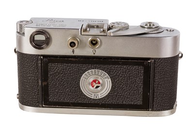 Lot 184 - A Leica M2 Lever Rewind Rangefinder Camera Body