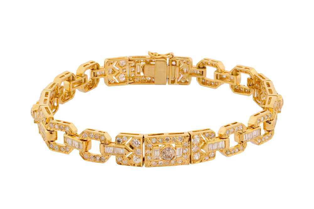 Lot 188 - A DIAMOND BRACELET