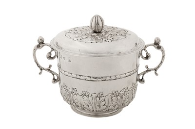 Lot 486 - A Charles II sterling silver porringer and cover, London 1677 by John Ruslen (free. 1664, d. 1717)