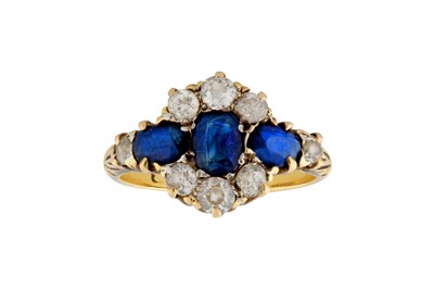 Lot 37 - A SAPPHIRE AND DIAMOND CLUSTER RING