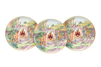 Lot 46 - A SET OF THREE CHINESE EXPORT ARMORIAL DISHES, BEARING THE ARMS OF WIGHT OR BRADLEY