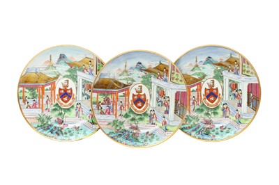 Lot 55 - A SET OF THREE CHINESE EXPORT ARMORIAL DISHES, BEARING THE ARMS OF WIGHT OR BRADLEY
