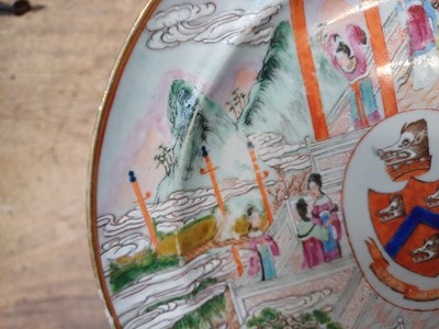 Lot 40 - A SET OF TWO CHINESE EXPORT ARMORIAL DISHES, BEARING THE ARMS OF WIGHT OR BRADLEY